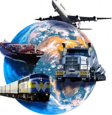 Iconos de un barco portacontenedores, un camión, un tren de mercancías y un avión de carga alrededor de un globo terráqueo, representando los distintos medios de transporte internacional.