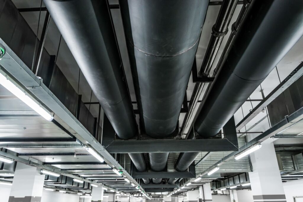 Sistema de conductos industriales para ventilación y climatización en instalación logística